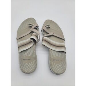 Merrell Zinnia toe loop sandals in a tan and aluminum silver lining colorway.